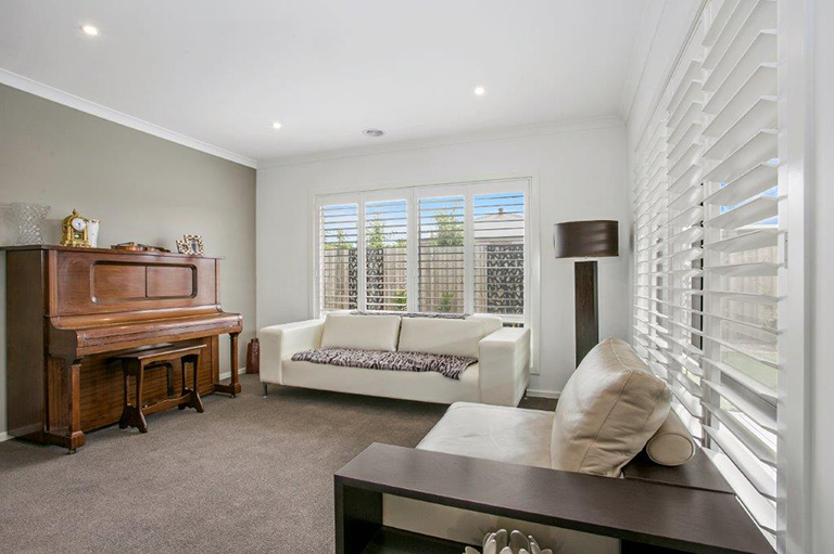 hp-hinge-white-sittingroom Highprofile Hinge White Sitting Room Spring Window Furnishings
